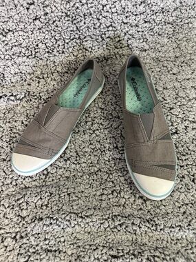Columbia Women’s Vulc n Vent Gray Slip-On casual shoe size 9